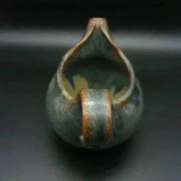 🔴💙VINTAGE CERAMIC CREAMER SIGNATURE UNDERSIDE AND BEAUTIFUL EARTHY COLORS - Picture 2 of 6